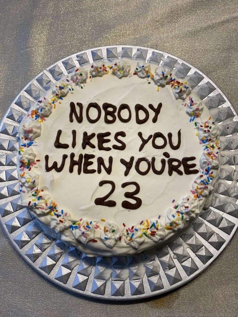 How to make a nobody likes you when you're 23 cake - Bourbono