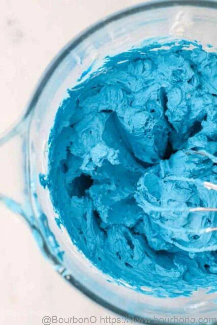 How to dye mascarpone whipped cream in blue color