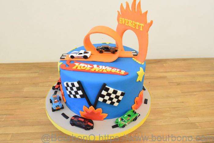 Hot Wheels theme party cake for boys who likes racing cars