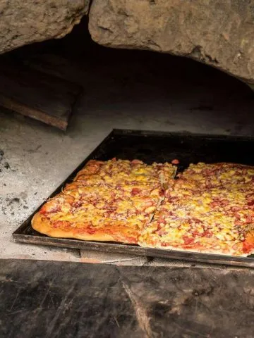 Pizza Stone Turned Black? Tips for Cleaning and Restoring to Original Color