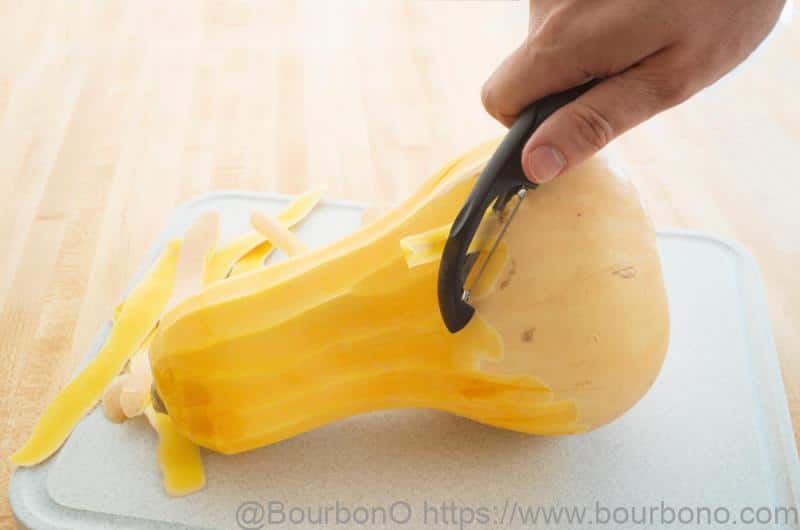 How to cook butternut squash in air fryer - Remove the skin of the butternut squash
