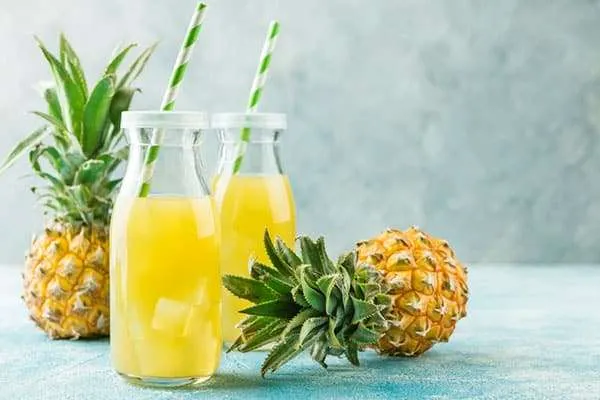 Pineapple smoothie improves health and fights inflammation
